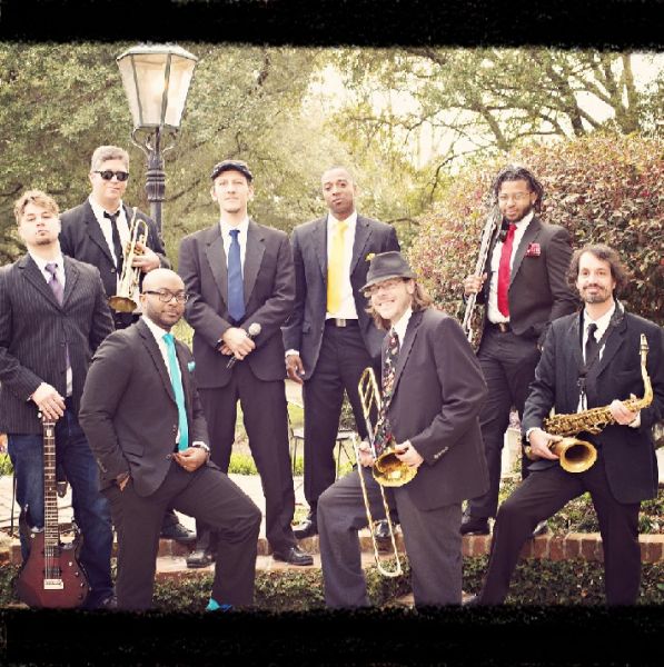 Papa C & The Slammin' Horns : New Orleans Mardi Gras Bands