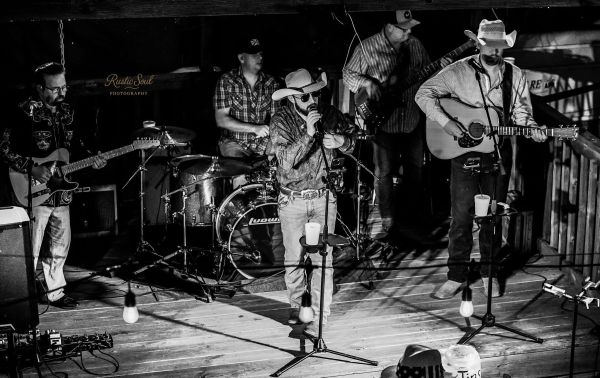 Sawdust Jukebox : college country band